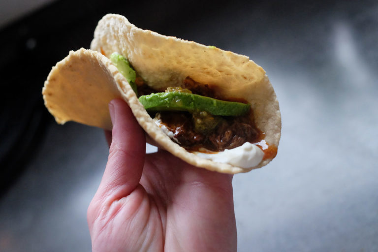 Texanisches Chili con Carne mit Maistacos und Tomatillosalsa – Bei Freunden